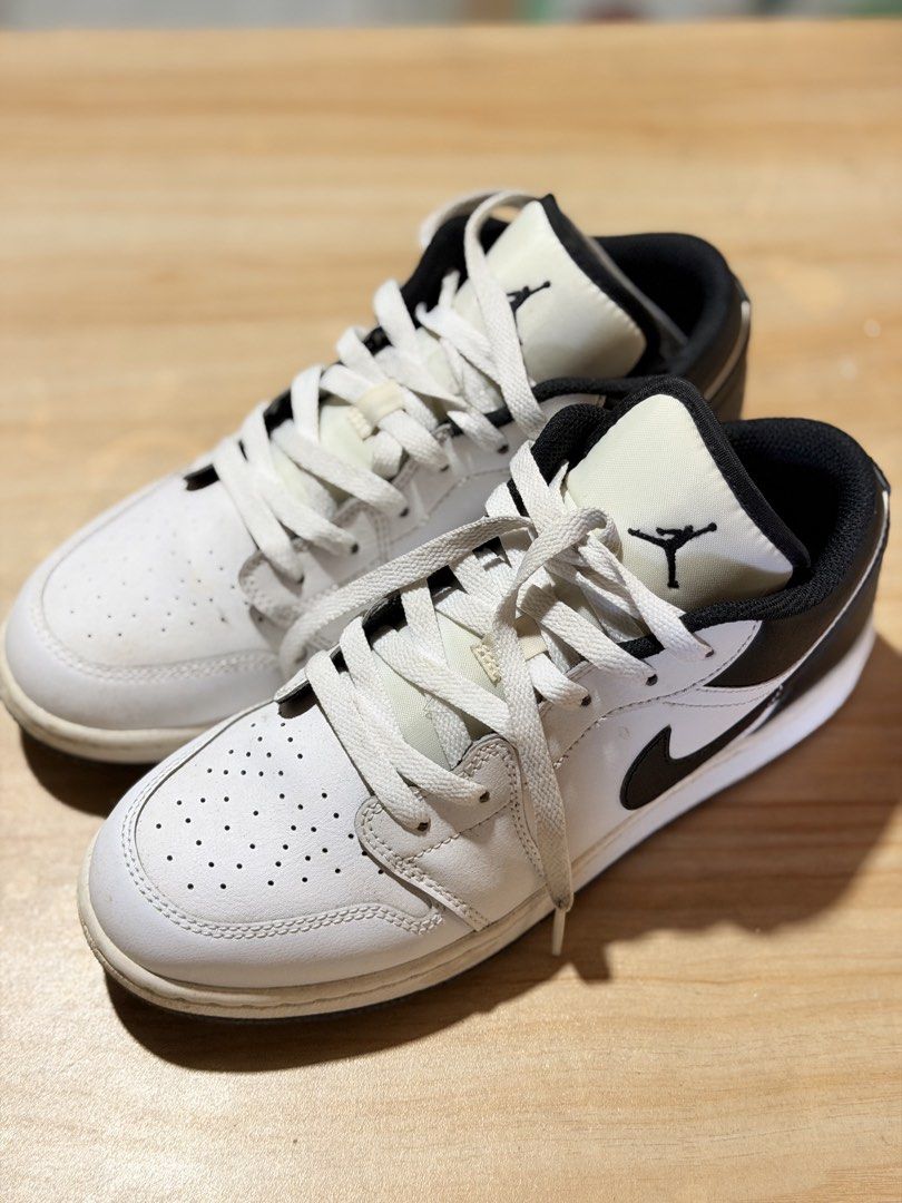 Air Jordan 1 Low (Category: Sneakers) located in Baliuag. Submitted by castroaira (Listing ID 1468351309, Image 1). Description: 👟UNISEX 👟PRE-LOVED ❤️ 👟 NEEDS CLEANING 👟STORED IN ACRYLIC SHOE BOX 👟 WITH BOX RFS: nakatambak nalang hindi na nagagamit 🙂 I can send more pictures for those who are interested. MOP: Gcash, GoTyme, Maribank or BPI 😊 LALAMOVE SHIPMENT ONLY 😊.