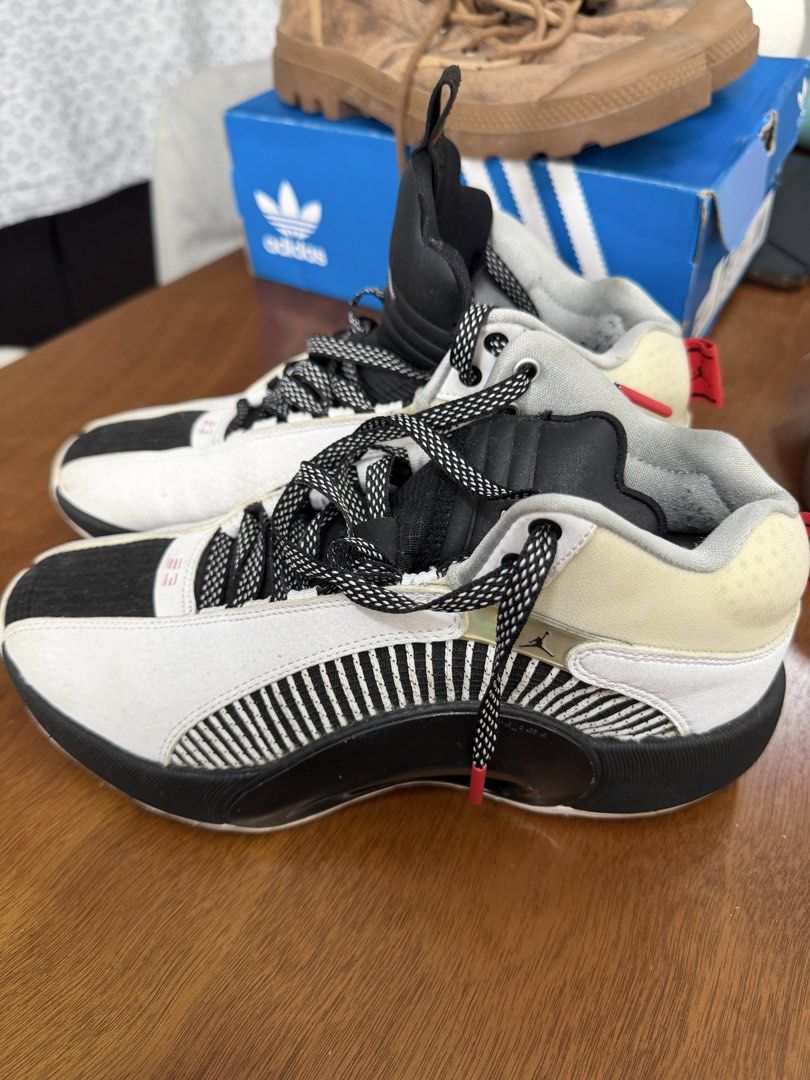 Air Jordan 35 GS (Category: Sneakers) located in Mandaluyong City. Submitted by karascloset2024 (Listing ID 1468359963, Image 1). Description: 7Y/25 cm US Women SF shouldered by the buyer Note: This is slightly used. No box Location: 📍Mandaluyong.