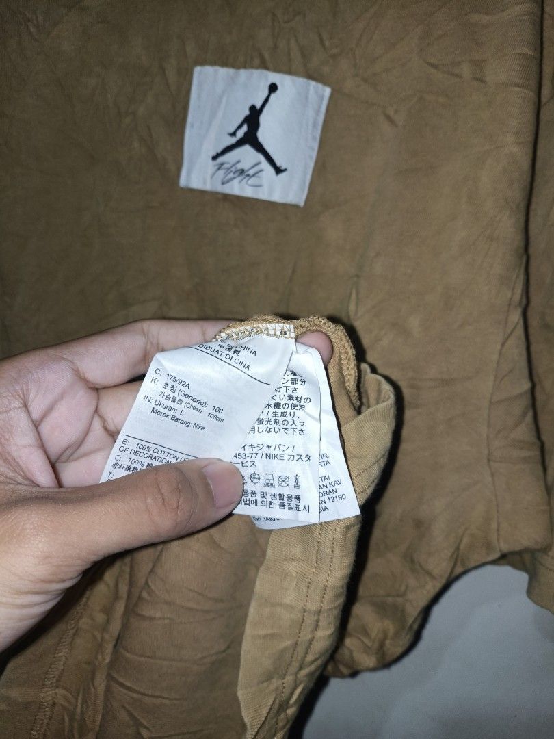AIR JORDAN FLIGHT (Category: Tshirts & Polo Shirts ) located in Ligao. Submitted by kennethrift_finds (Listing ID 1468457921, Image 3). Description: LARGE-XLARGE 24×29 10/10 COLOR RATE NO ISSUE AS NEW CONDITION.