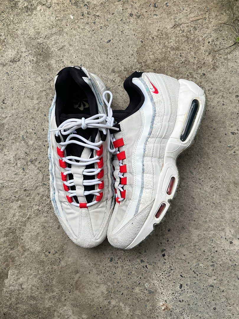 Airmax 95 double swoosh (Category: Casual Shoes) located in Butuan. Submitted by jacobfrost (Listing ID 1468307121, Image 3). Description: 8 us mens Excellent condi Paint chips issue.
