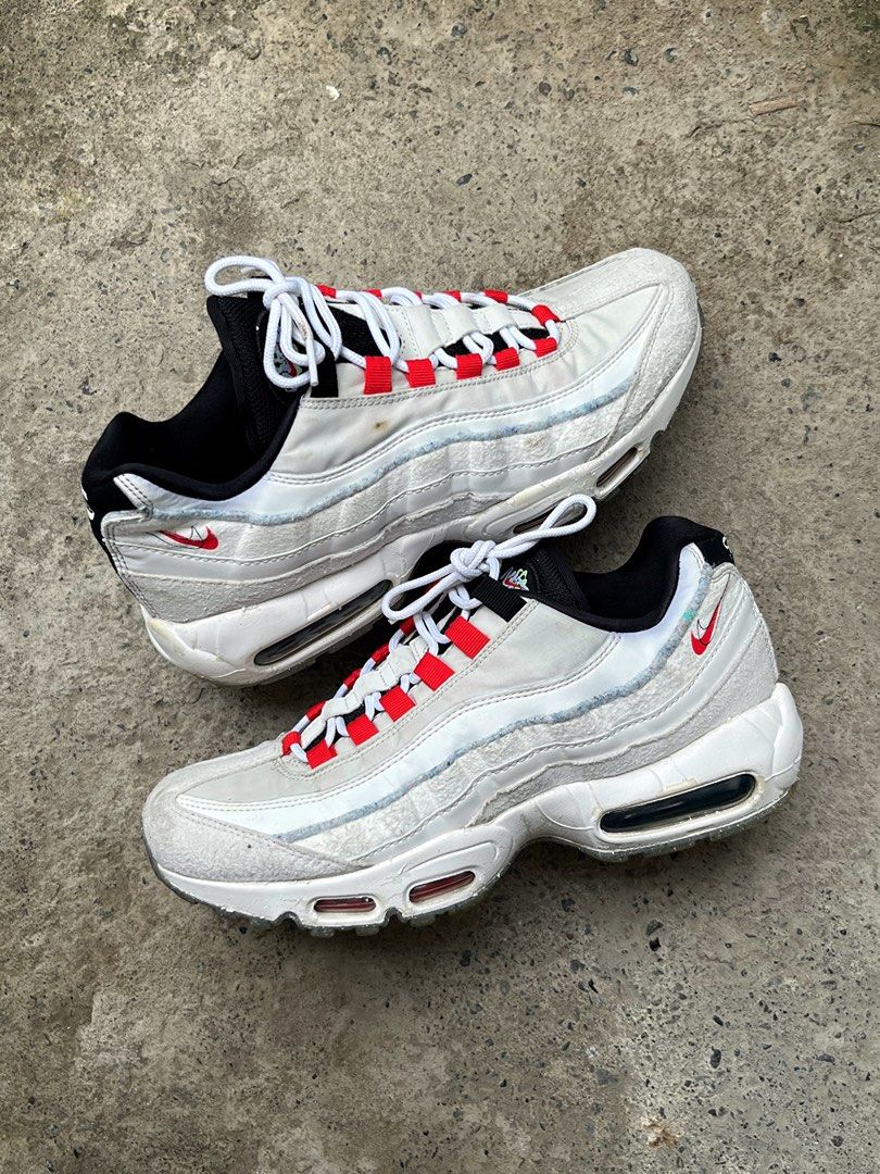 Airmax 95 double swoosh (Category: Casual Shoes) located in Butuan. Submitted by jacobfrost (Listing ID 1468307121, Image 2). Description: 8 us mens Excellent condi Paint chips issue.