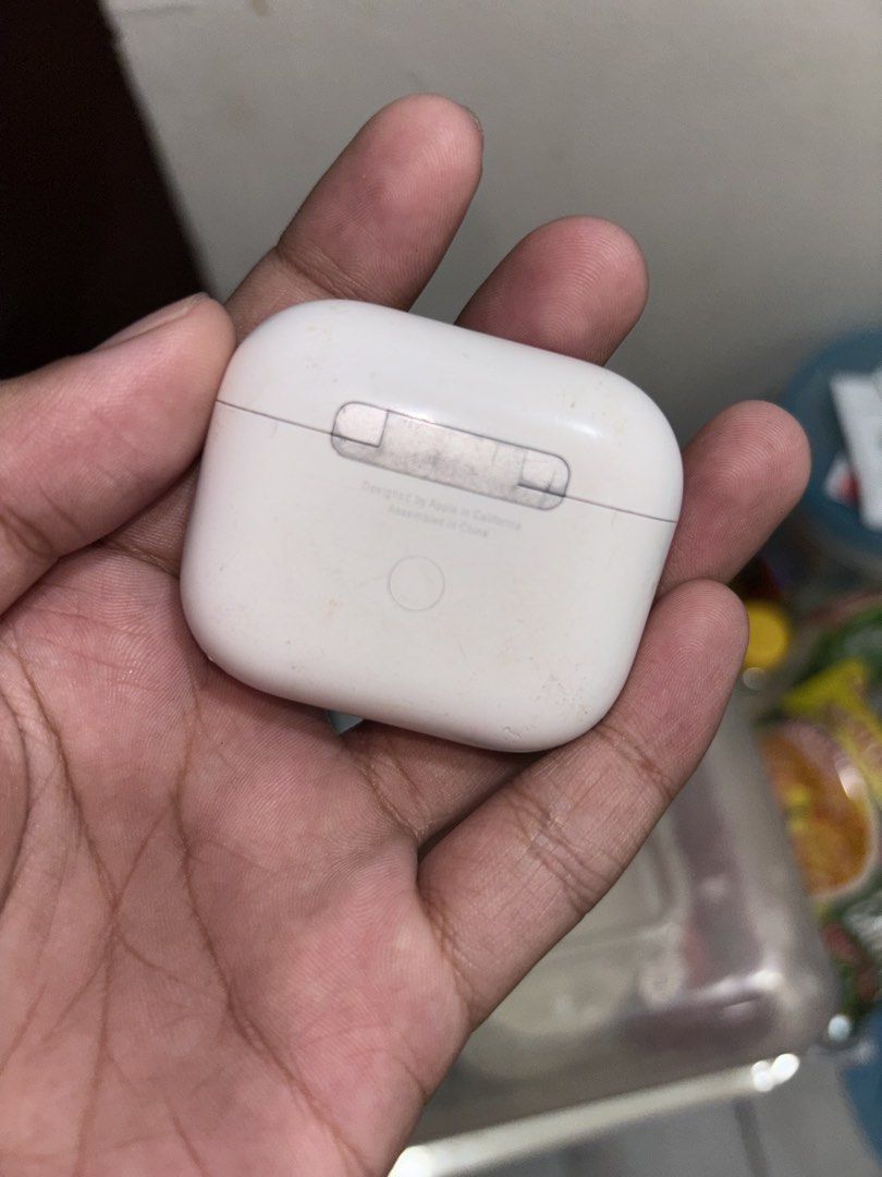 Airpods 3rd Gen (Category: Earphones) located in Pasay City. Submitted by yoshizou (Listing ID 1468306192, Image 2). Description: FS: Airpods 3rd Gen has signs of being used No issues Unit only, box nawala (can provide serial numbers) 2,800 (can lower in Negotiated price) Pasay Area / Lalamove / J&T.