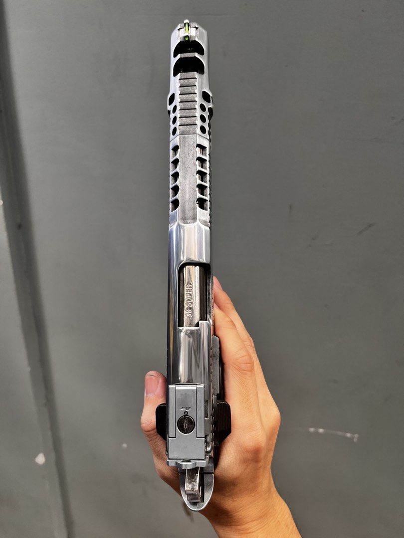 Airsoft Gas type (Category: Action & Battle Toys) located in Manila. Submitted by someoneanyone (Listing ID 1468304519, Image 3). Description: AW custom HX2402 Bili ko jan 10k No issue No magazine gas leakage All working Beaver rail Slide lock Safety Inclusion Gas and bbs.