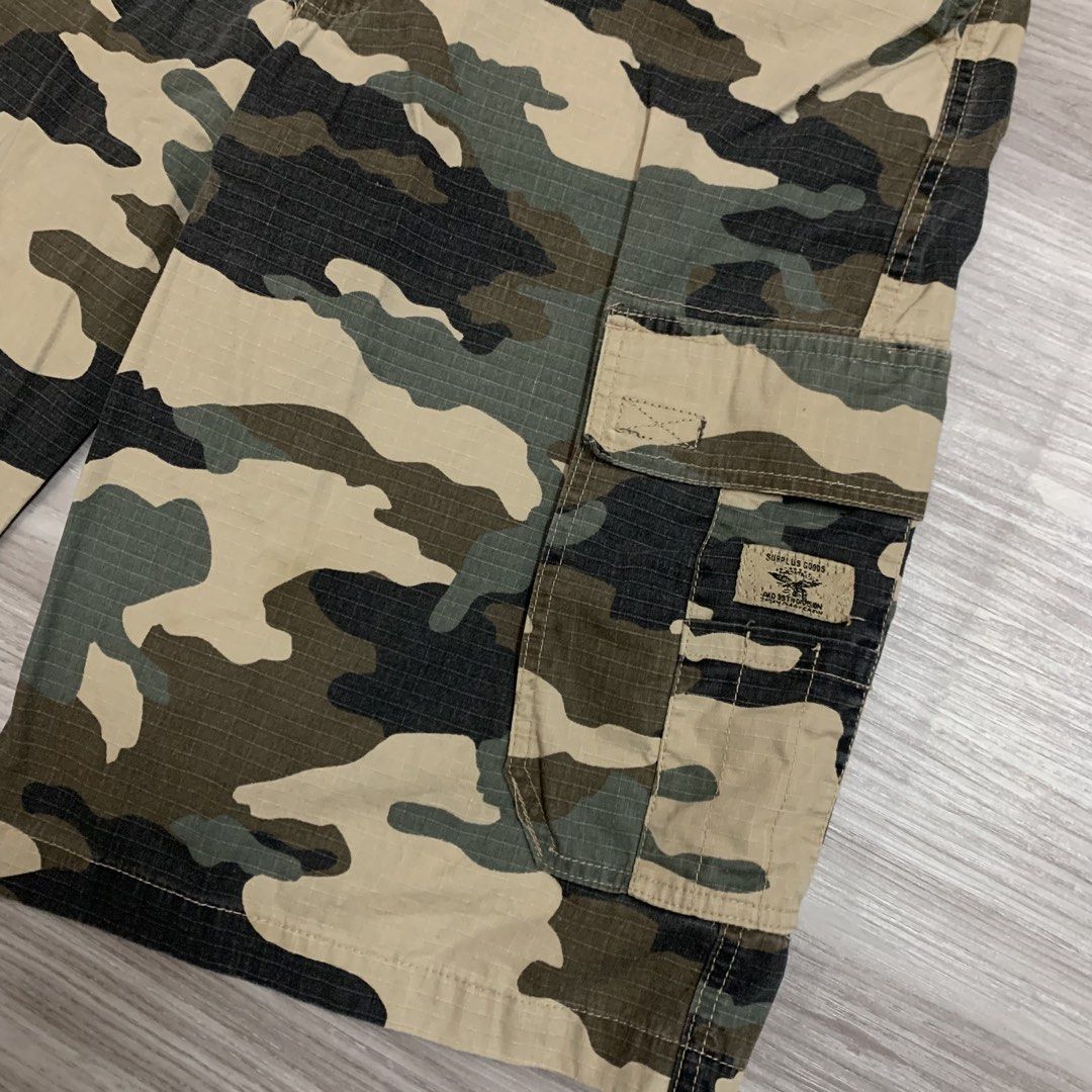 Akademiks cargo camo (Category: Shorts) located in Cavite. Submitted by yobubsss (Listing ID 1468454384, Image 3). Description: Size 40 on tag 42w 25L Good condition Like new No issue.