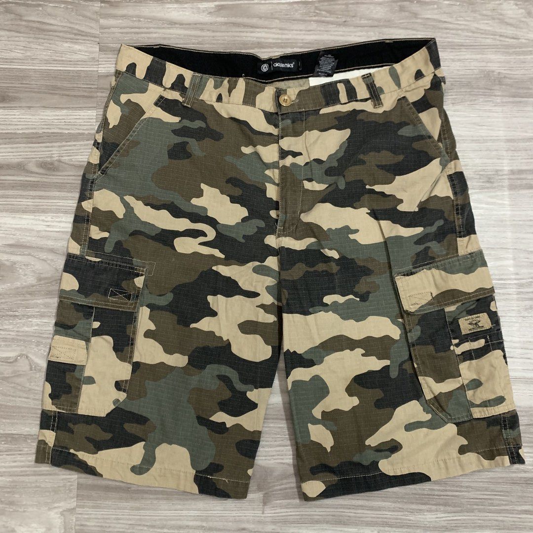 Akademiks cargo camo (Category: Shorts) located in Cavite. Submitted by yobubsss (Listing ID 1468454384, Image 1). Description: Size 40 on tag 42w 25L Good condition Like new No issue.