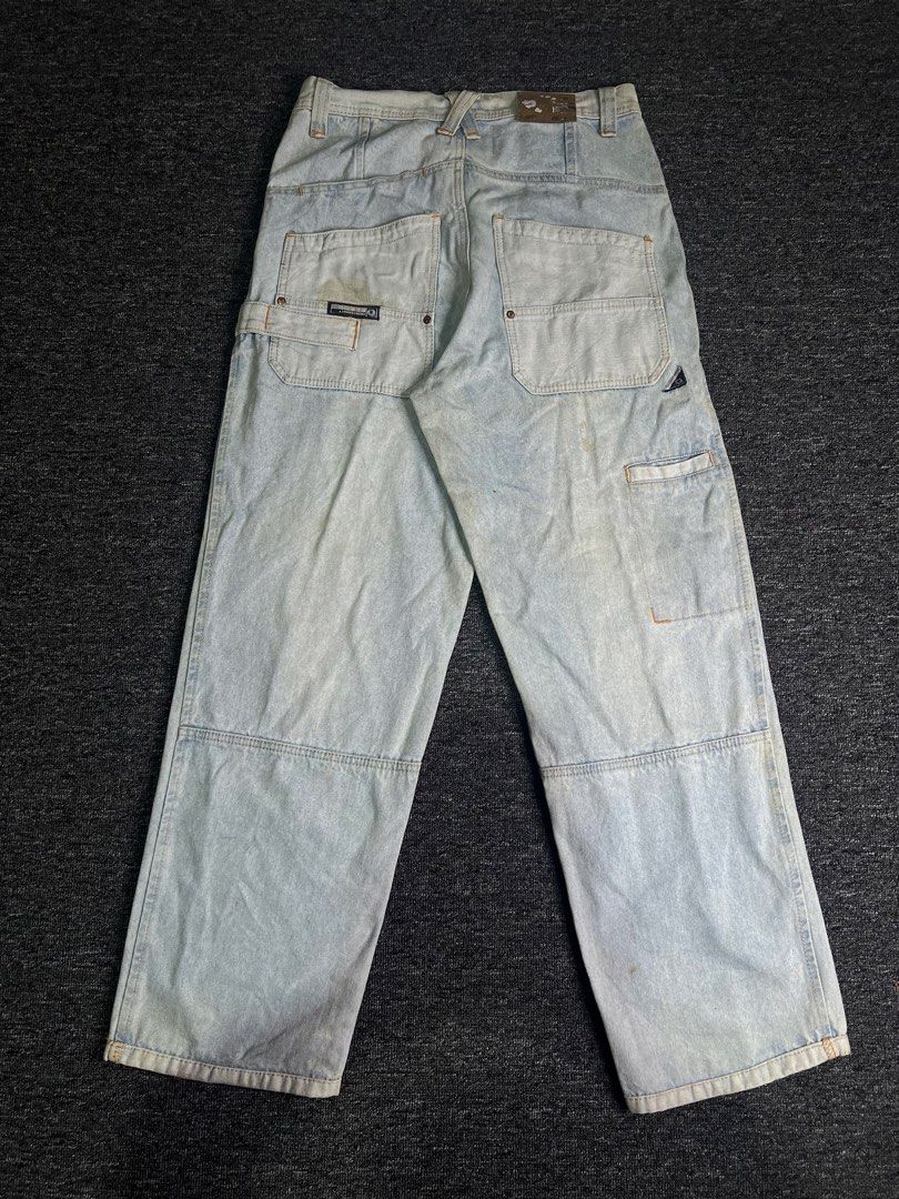 Akademiks Carpenter Pants (Category: Jeans) located in Manila. Submitted by thrifty.4pp4rels (Listing ID 1468431183, Image 1). Description: Shipping fee shouldered by the buyer Issues: Faded back tab Measurements: W 32 L 43 Thigh 13.5 Hem 9.5.