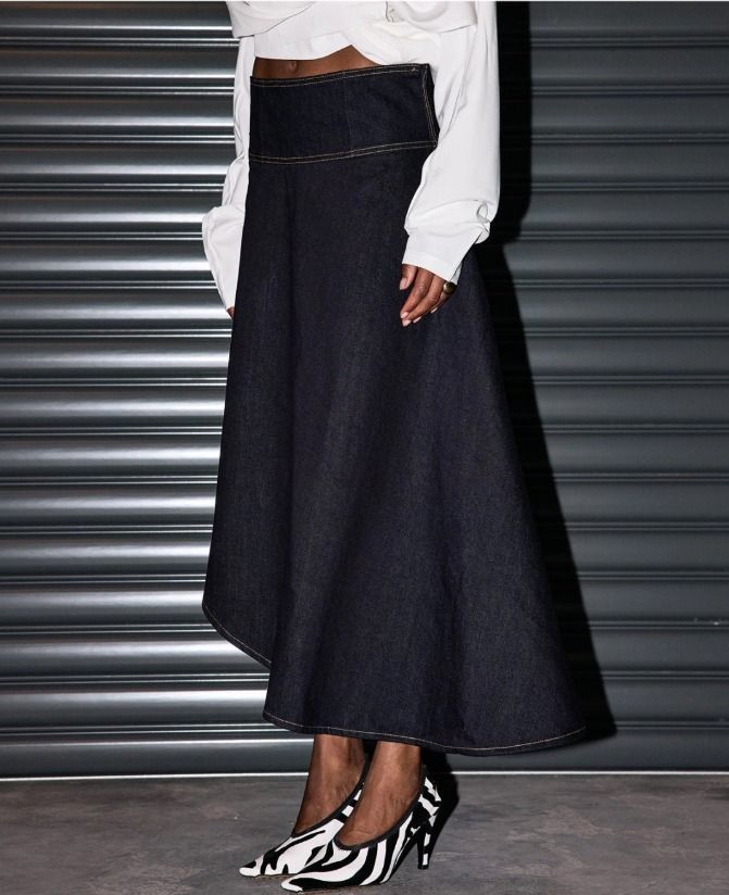 ALAIA PARIS ASYMMETRICAL WOOL TWILL MIDI FLUID SKIRT (Category: Skirts) located in Manila. Submitted by grailledrags (Listing ID 1468303660, Image 3). Description: ALAIA PARIS ASYMMETRICAL WOOL TWILL MIDI FLUID SKIRT L36•W30-32 •BRAND NEW CONDITION •COMPLETE TAGS •MADE IN ITALY •lUX WEAR •ASSYMETRICAL DESIGN •PM FOR EXTRA DETAILS 19,000+ sf.