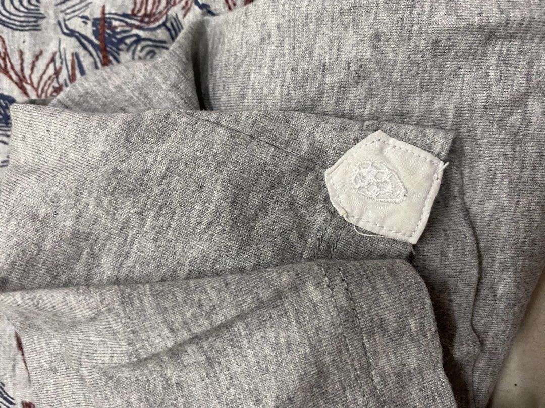 ALEXANDER MCQUEEN EMBROIDERED LION SKULL (Category: Tshirts & Polo Shirts ) located in Manila. Submitted by ercmrsmam (Listing ID 1468405175, Image 3). Description: ALEXANDER MCQUEEN EMBROIDERED LION SKULL W 19.5 L 26 Cr 9.5 Excellent condition 📍BACLARAN PARANAQUE 🛵 JNT/ LBC/ LALAMOVE 💵 GCASH/ PAYMENT FIRST.
