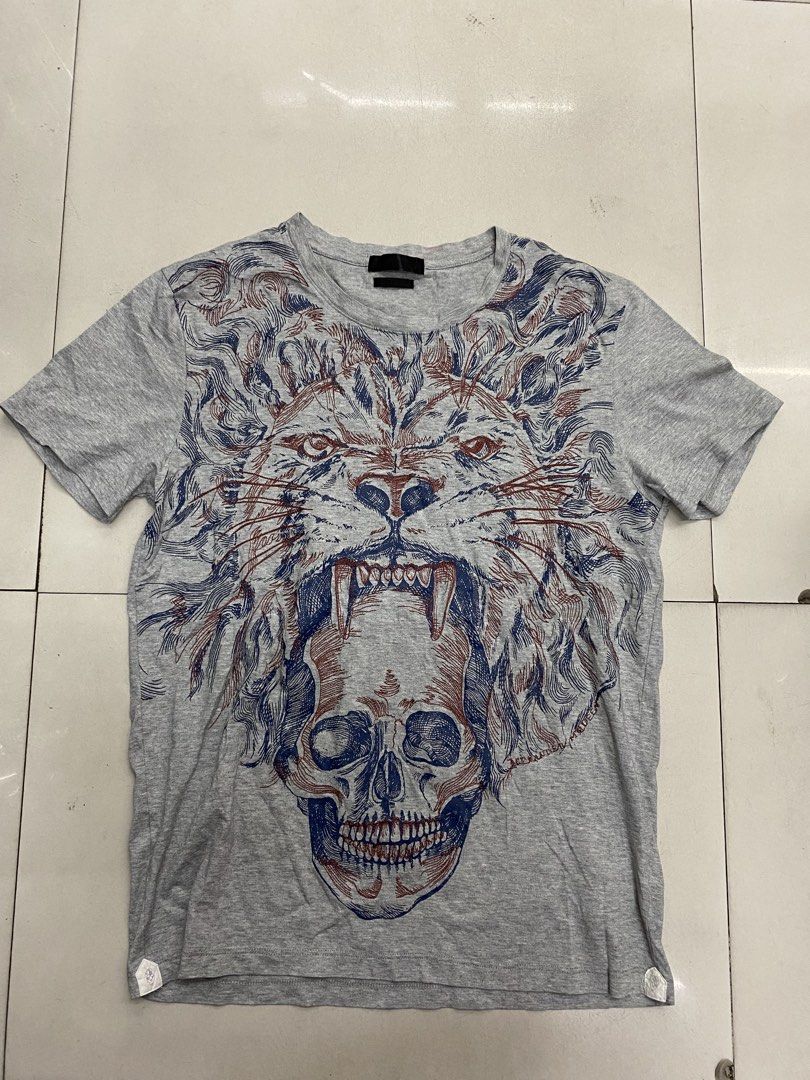 ALEXANDER MCQUEEN EMBROIDERED LION SKULL (Category: Tshirts & Polo Shirts ) located in Manila. Submitted by ercmrsmam (Listing ID 1468405175, Image 1). Description: ALEXANDER MCQUEEN EMBROIDERED LION SKULL W 19.5 L 26 Cr 9.5 Excellent condition 📍BACLARAN PARANAQUE 🛵 JNT/ LBC/ LALAMOVE 💵 GCASH/ PAYMENT FIRST.