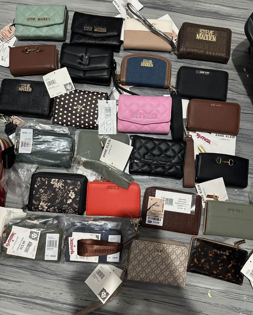 All Wallets Available Onhand (Category: Wallets & Card holders) located in Rizal. Submitted by hiraya16 (Listing ID 1468305859, Image 1). Description: ALL ORIGINAL Onhand ready to ship DM for inquiries. ✉️.