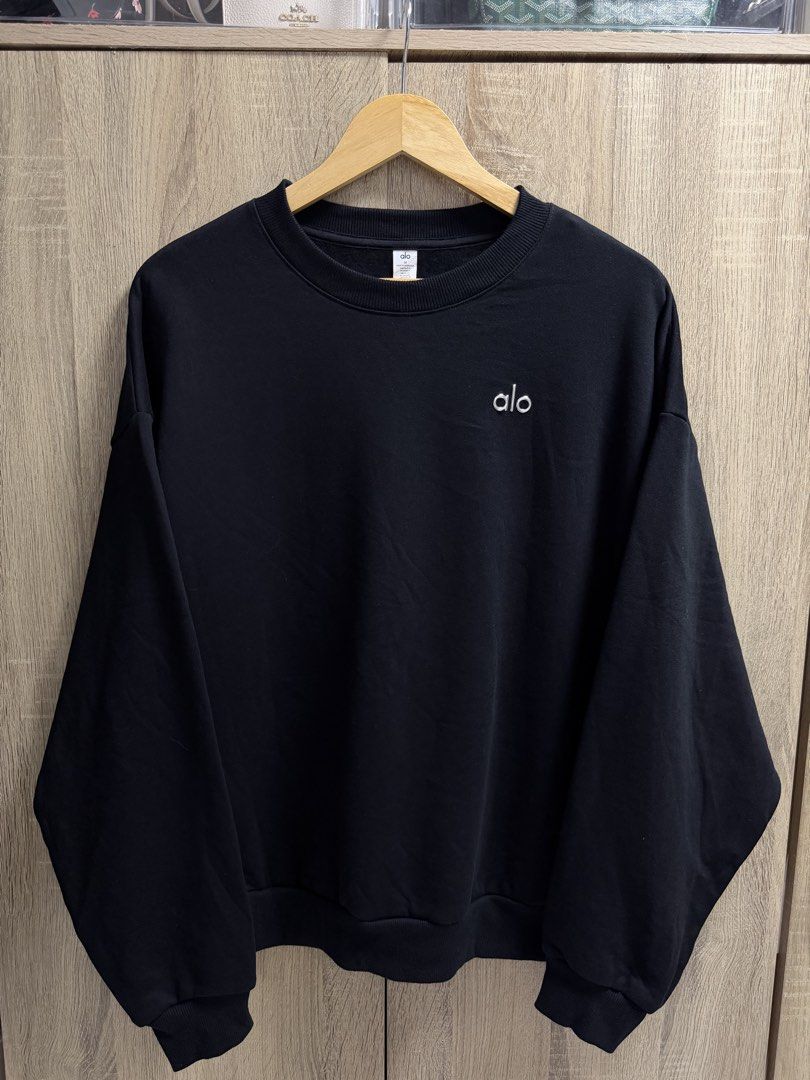 Alo Yoga Accolade Crewneck Pullover (Category: Coats, Jackets and Outerwear) located in Cavite. Submitted by PRIVATE.Selection (Listing ID 1468314800, Image 1). Description: Alo Yoga Accolade Crewneck Pullover Size M fit to L-XL W- 24 L- 26 Good as New .
