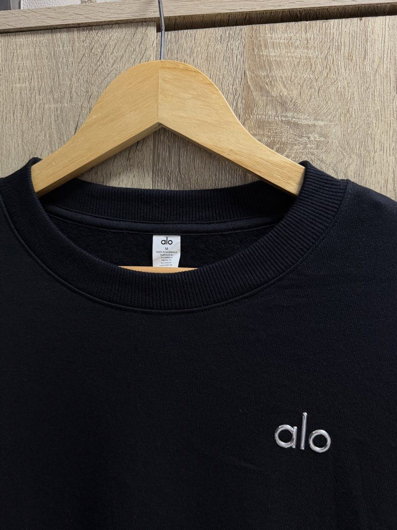 Alo Yoga Accolade Crewneck Pullover (Category: Coats, Jackets and Outerwear) located in Imus. Submitted by rckrmns (Listing ID 1468389092, Image 2). Description: Alo Yoga Accolade Crewneck Pullover Size M fit to L-XL W- 24 L- 26 Good as New .