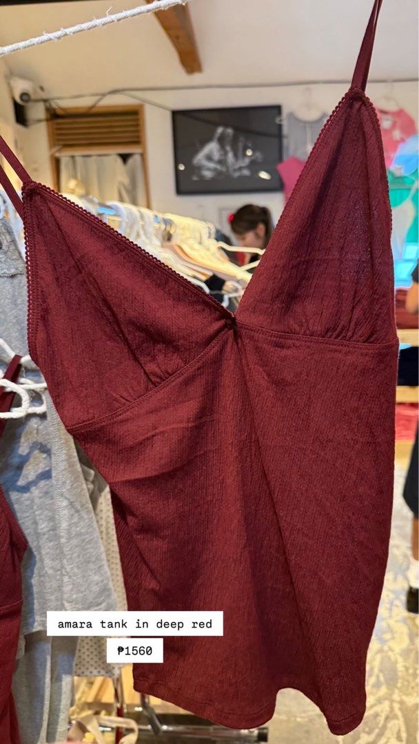 Amara Tank Top - Maroon (Category: Sleeveless) located in Quezon City. Submitted by elaine.p25 (Listing ID 1468336366, Image 1). Description: onhand bought from brandy melville tokyo.
