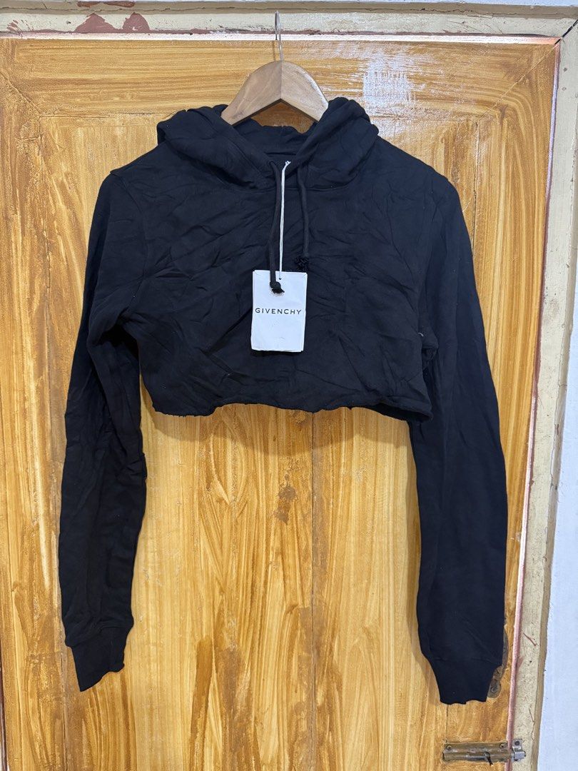 ami and givenchy legit (Category: Luxury Apparel) located in Maramag. Submitted by thriftshoesapparatus (Listing ID 1468418143, Image 2). Description: .