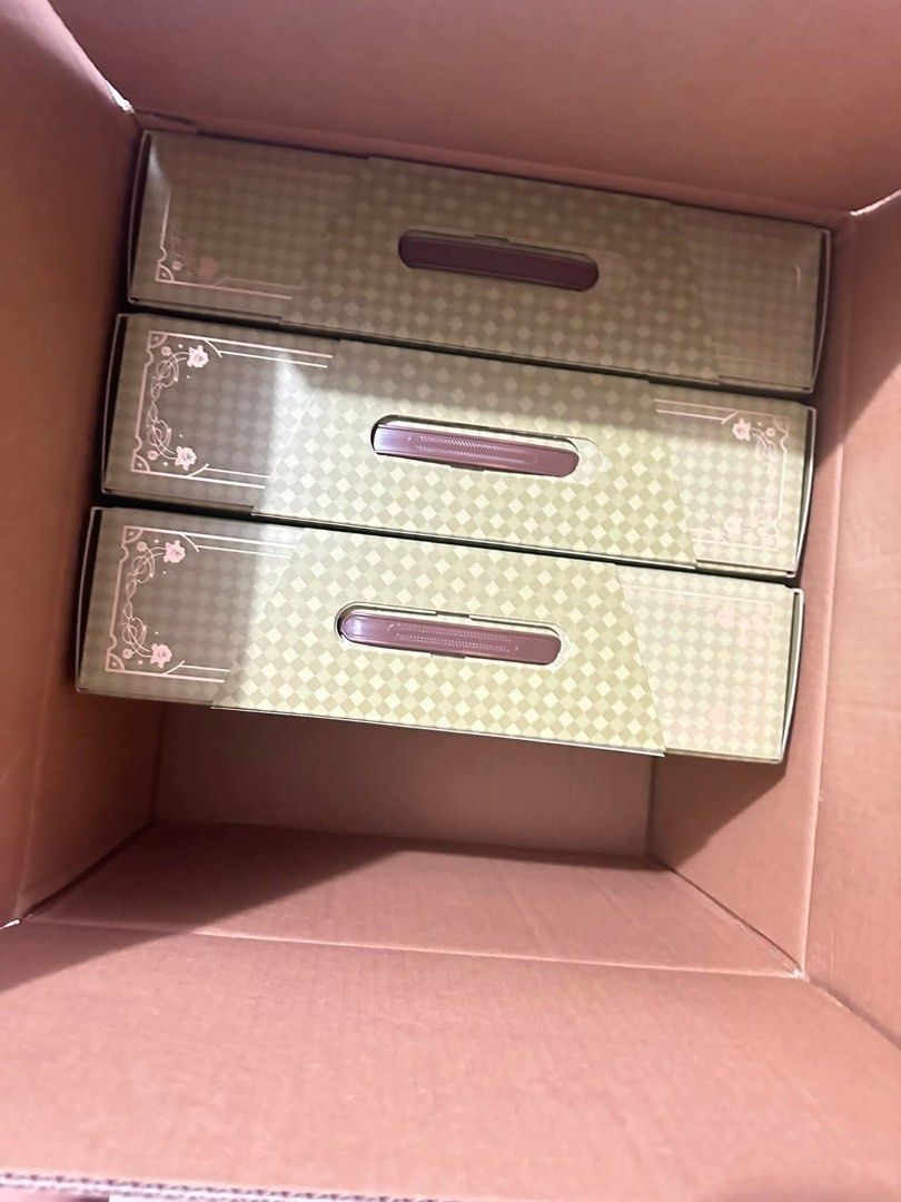 Amiro vanity mirror (Category: Mirrors) located in Manila. Submitted by ivyfv04 (Listing ID 1468447395, Image 2). Description: Amiro vanity mirror Brandnew Las piñas loc .