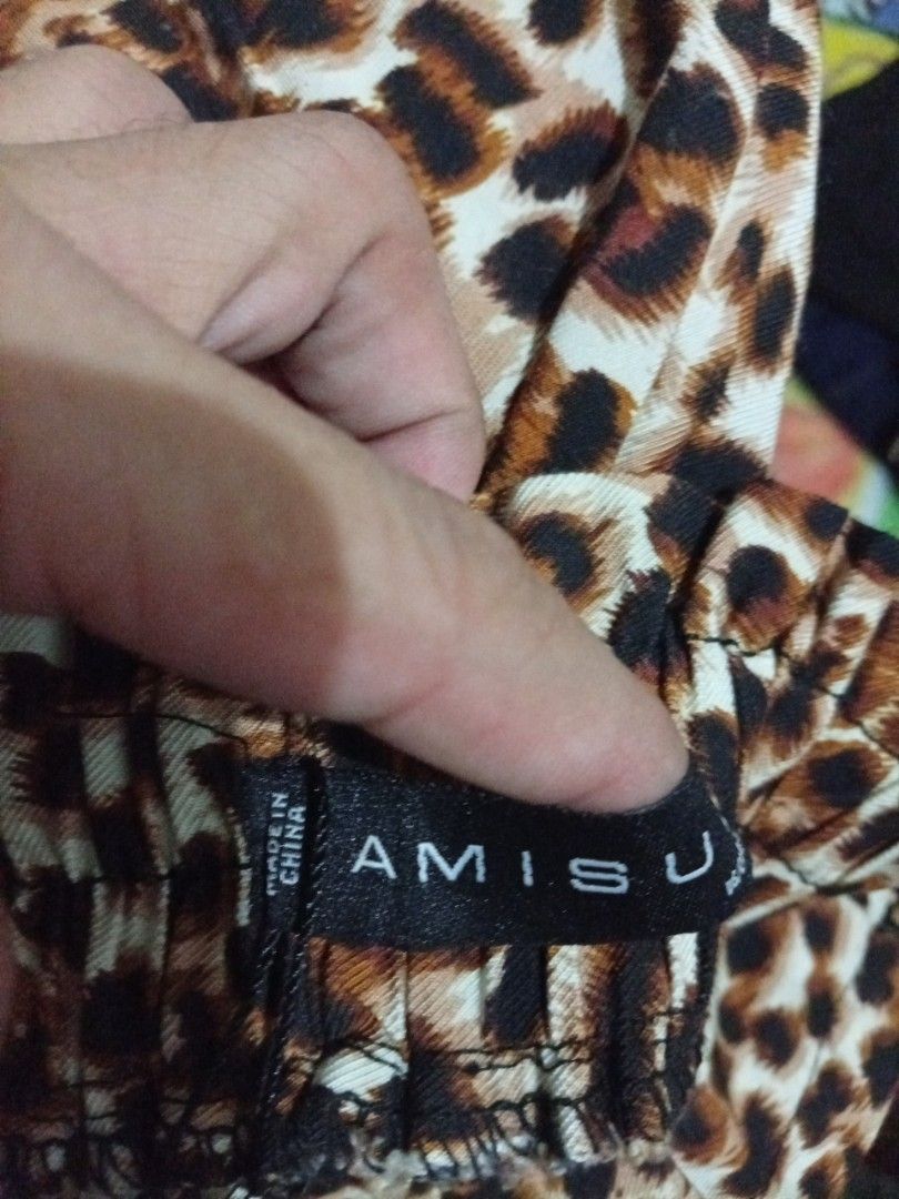 Amisu leoparad printing high-waisted short (Category: Shorts) located in Las Pinas. Submitted by mico090493 (Listing ID 1468286062, Image 2). Description: European brand Amisu leopard printing highwaisted short size small -like new -bought in norway back then +but never been used 550 only loc las piñas.