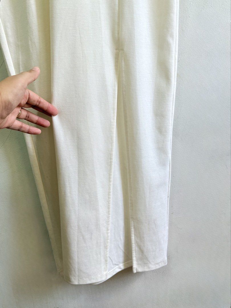 And other stories (Category: Dresses) located in Tarlac. Submitted by giannisdeclutters4106 (Listing ID 1468479308, Image 2). Description: & other stories Like new | Xs-small With slit Retails at ₱6,990 1,380 only.