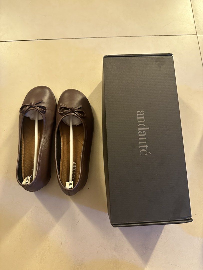 ANDANTE Bow Flats (SIZE 7) (Category: Flats & Sandals) located in Quezon City. Submitted by samaldita (Listing ID 1468374057, Image 2). Description: PLS MAKE READING A HABIT. ANDANTE Bow Flats in Brown SIZE 7 - Used only 2x, both inside lang! (Mall & office) - Has natural creases from wear but no damage. Comes w/ Andante box & stuffing pa rin - Slight nego ok, but lowballers will be ignored wag kayong OA HAHA - RFS: impulse purchaseee don’t reall