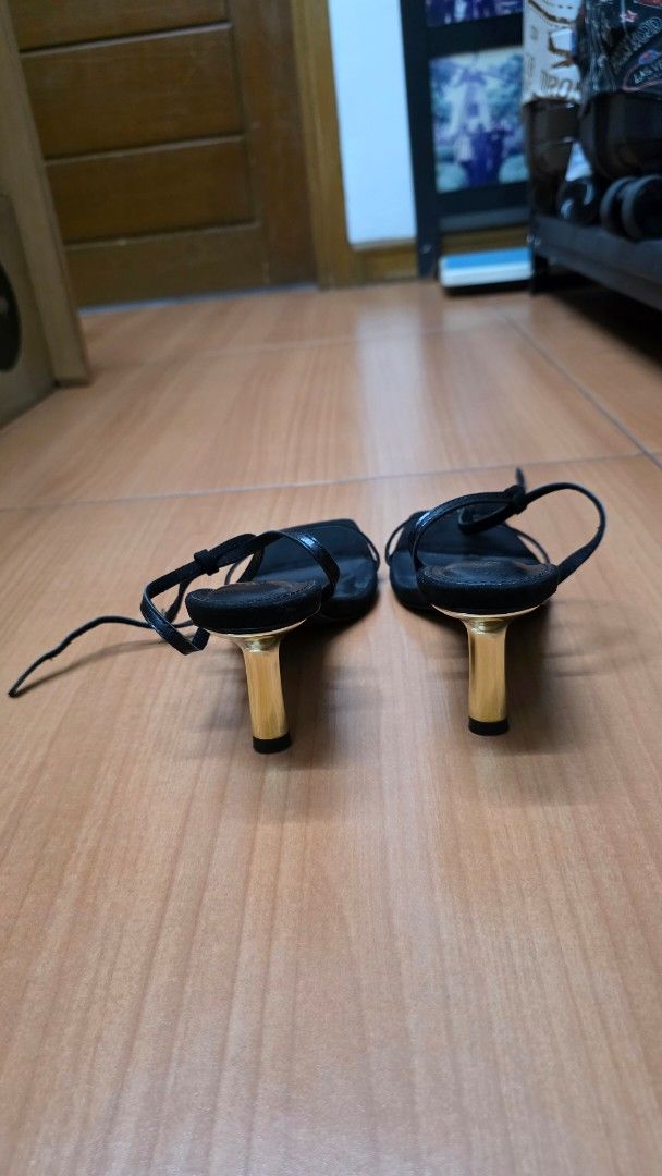 Ankle Strap Sandals (23.5cm) (Category: Heels) located in Rizal. Submitted by dainsb (Listing ID 1468451656, Image 2). Description: • 2-in heel height • Used once 📍 Lower Antipolo near Sta. Lucia Mall Pickup or delivery via Grab/Lalamove (c/o buyer).