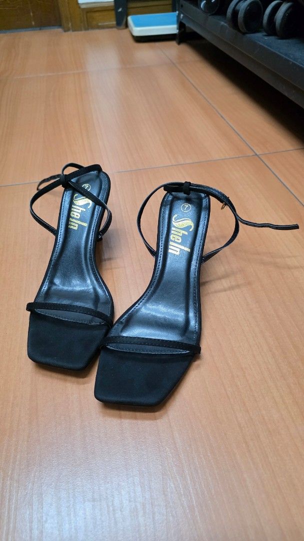 Ankle Strap Sandals (23.5cm) (Category: Heels) located in Rizal. Submitted by dainsb (Listing ID 1468451656, Image 1). Description: • 2-in heel height • Used once 📍 Lower Antipolo near Sta. Lucia Mall Pickup or delivery via Grab/Lalamove (c/o buyer).