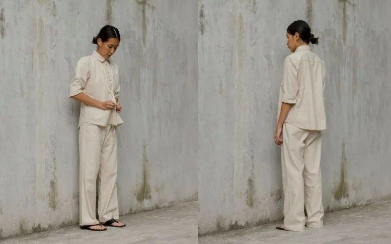 Apara Button Down in Oat XS (Category: Longsleeves) located in Paranaque City. Submitted by msbentables (Listing ID 1468429738, Image 1). Description: Apara Button Down in Oat XS can fit a small A bit oversized Good for office.