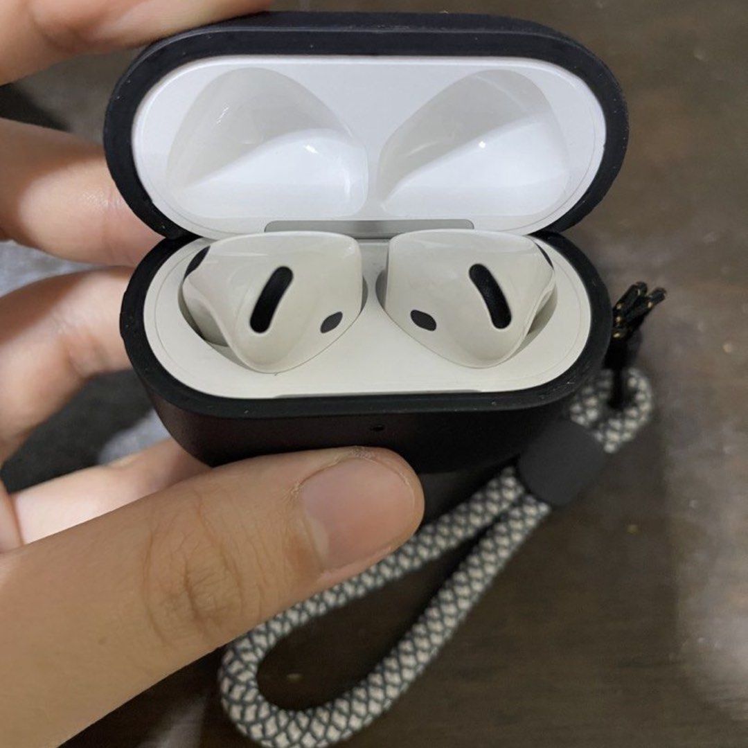 Apple AirPods (4th Gen) - Non-ANC (Category: Portable Audio Accessories) located in Quezon City. Submitted by ponk.ans (Listing ID 1468312731, Image 2). Description: Apple Airpods (4th Generation) - Non-ANC. Original, bought from the US in December 2025 but no more receipt. Warranty expires December 17, 2026. Charging by USB-C cable. No issues. No history of repairs. As if new. Current SRP for brand new is P8,490 but selling for P6,000 (case and 