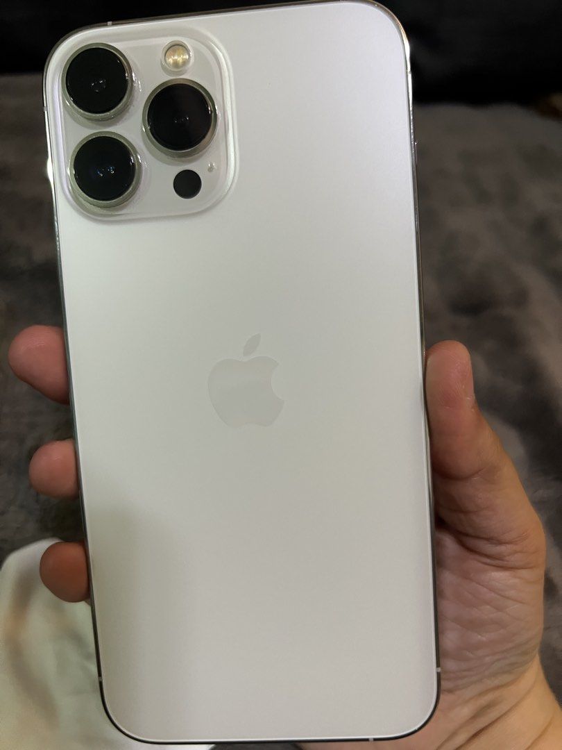 Apple iPhone 13 Pro Max 128GB (Category: iPhone 13 Series) located in Quezon City. Submitted by zhealb (Listing ID 1468382501, Image 3). Description: FOR SALE ONLY‼️ ASKING FOR HM AND LAST PRICE WILL BE IGNORED‼️ iPhone 13 PRO MAX (SILVER) 128GB FACTORY UNLOCKED Comes with all original Usb cable Free case Box Manual Sim Ejector Excellent condition, no issue. Face ID working True Tone working Unli reset Battery Health 73% (original) 99% smoothness