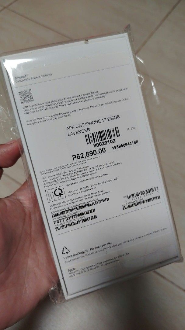 Apple iPhone 17 Lavender 256GB (Category: iPhone 17 Series) located in Manila. Submitted by kweenpat (Listing ID 1468456470, Image 1). Description: please po pakibasa po muna 45k fixed price na po wag napo mag offer ng baba po. im selling my iphone 17 from digital walker po ito halos 1 month plang po with receipt. halos 1 week ko lng po ito nagamit at naisangla po dahil nagkaemergency good as brandnew po bago i purchase nka ready npo ang tempered