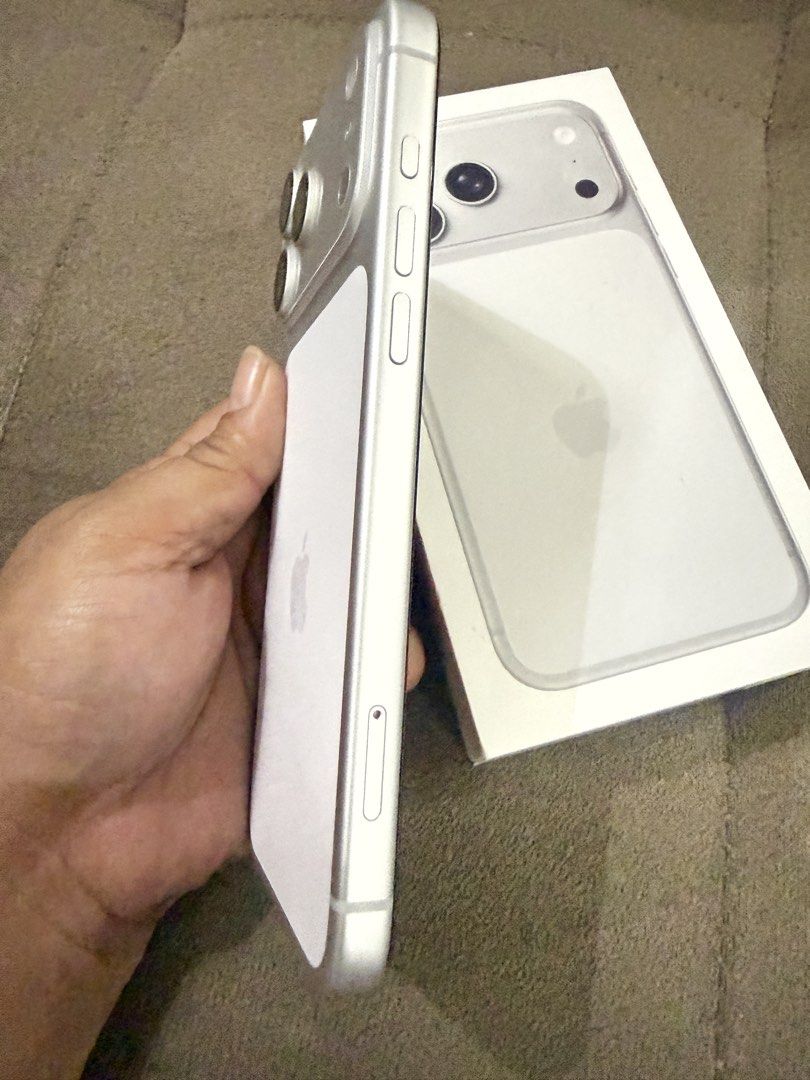 Apple iPhone 17 Pro max White Silver (Category: iPhone 17 Series) located in Manila. Submitted by shiela062591 (Listing ID 1468323409, Image 3). Description: - Model: Apple iphone 17 pro max - Color: White Silver - Condition: 1month old (Zero scratches or scuffs) - Inclusions: Original box, charging cable, and SIM ejector pin - Authenticity: 100% Original and untampered parang bumili ka ng brand new still super smooth 1month old .comolete with bo