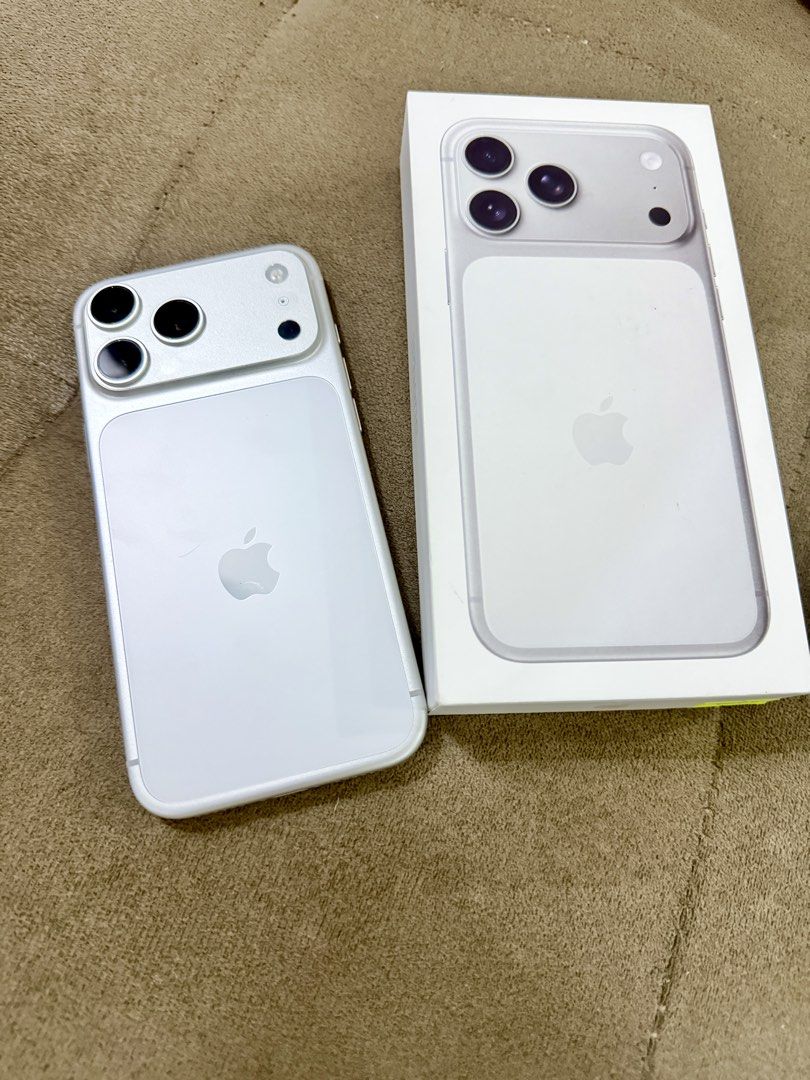 Apple iPhone 17 Pro max White Silver (Category: iPhone 17 Series) located in Manila. Submitted by shiela062591 (Listing ID 1468323409, Image 2). Description: - Model: Apple iphone 17 pro max - Color: White Silver - Condition: 1month old (Zero scratches or scuffs) - Inclusions: Original box, charging cable, and SIM ejector pin - Authenticity: 100% Original and untampered parang bumili ka ng brand new still super smooth 1month old .comolete with bo