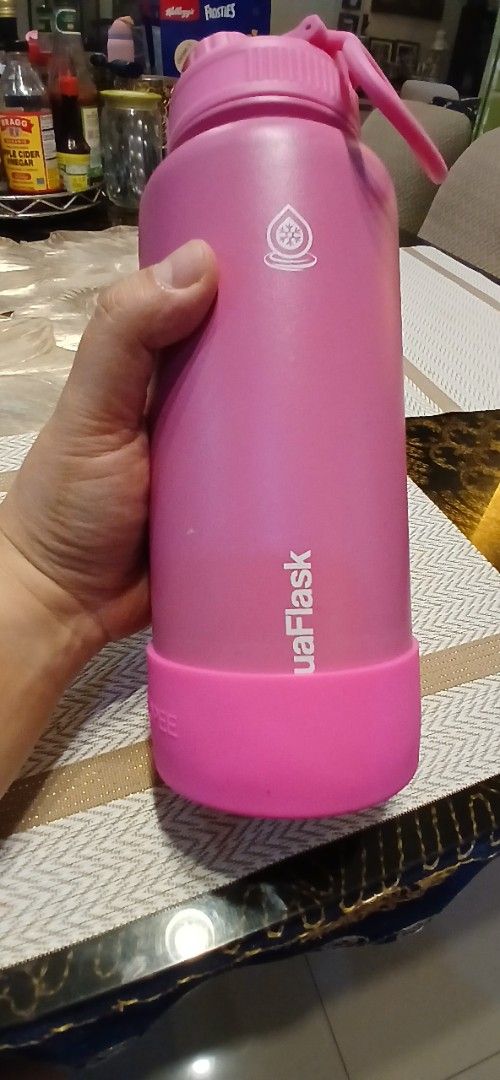 Aquaflask 32 oz (Category: Cushions & Throws) located in Marikina City. Submitted by darthvader888 (Listing ID 1468435862, Image 2). Description: with dents as is.