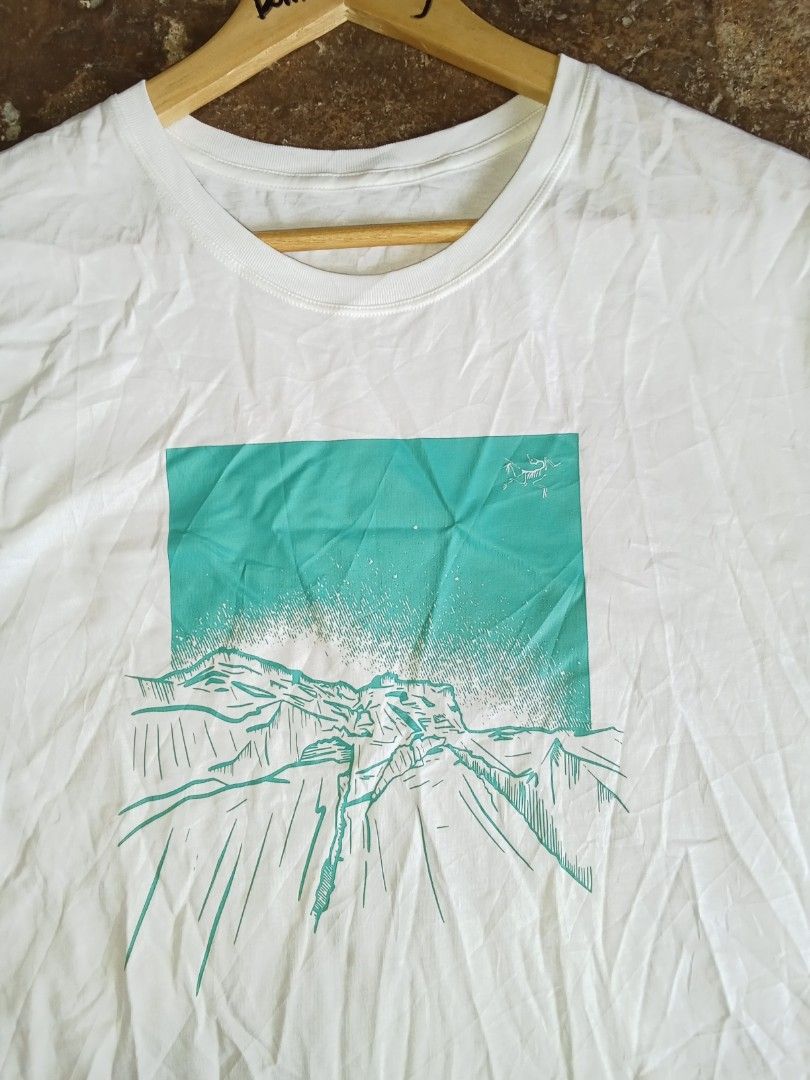 Arc Teryx White T shirt (Category: Tshirts & Polo Shirts ) located in Manila. Submitted by omboydante25337 (Listing ID 1468405840, Image 2). Description: authentic Arc teryx white t shirt size XXL on tag 25x32 dimension brand new with hang tag php 589 only.