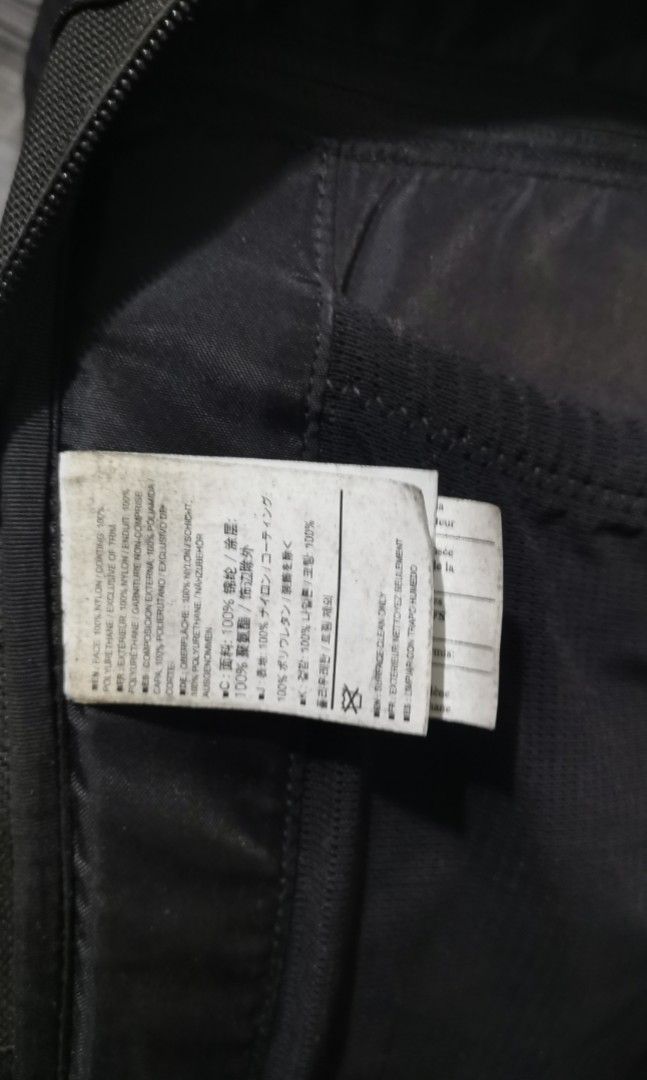 Arc'teryx Arro 22 back pack (Category: Backpacks) located in San Jose. Submitted by thrift_ni_sir (Listing ID 1468372096, Image 3). Description: Need wash Excellent condition MOD j&t Add shipping fee MOP gcash.