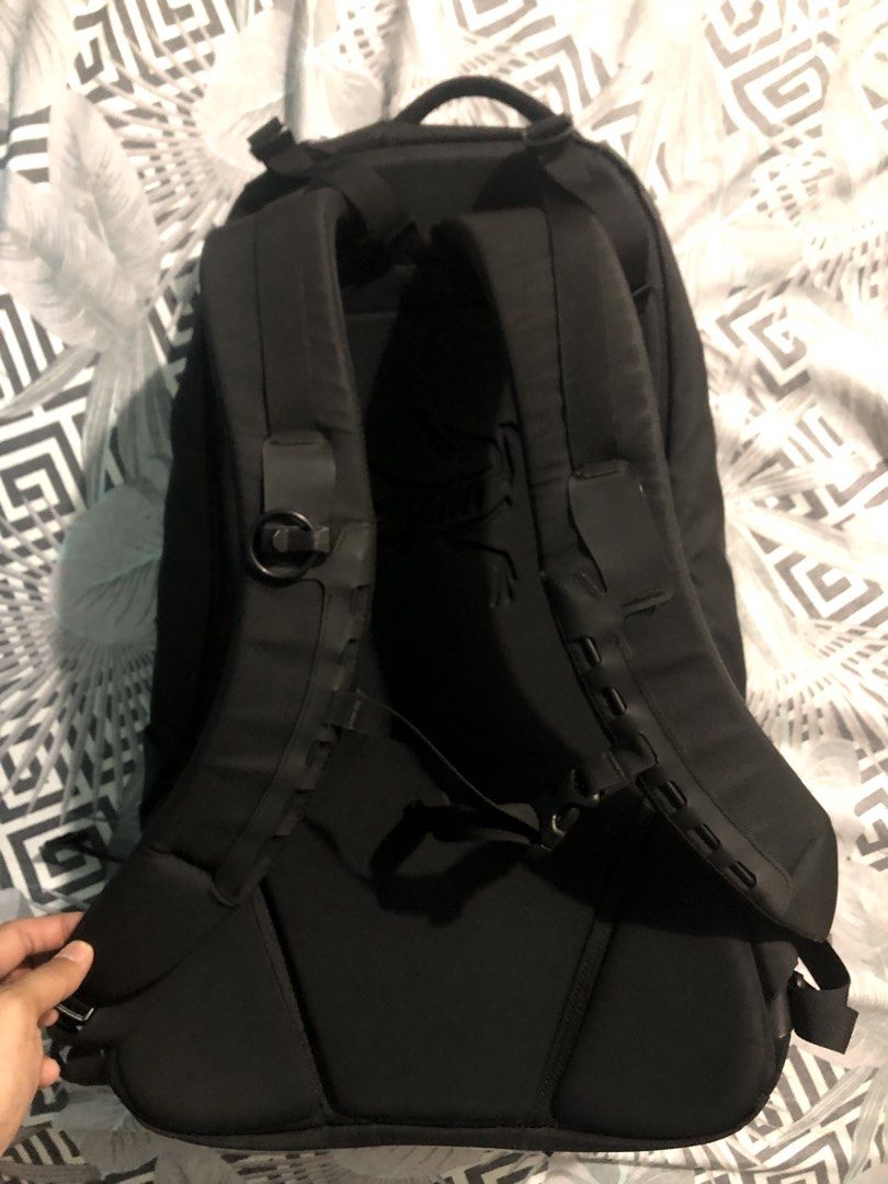 Arc'teryx Arrow 22 L Backpack (Category: Backpacks) located in Dumaguete. Submitted by raysthrift (Listing ID 1468447761, Image 2). Description: ✅Arc'teryx Arrow 22L backpack 9.8/10 color rate Excellent condition Issue see kast pic minimal issue only.