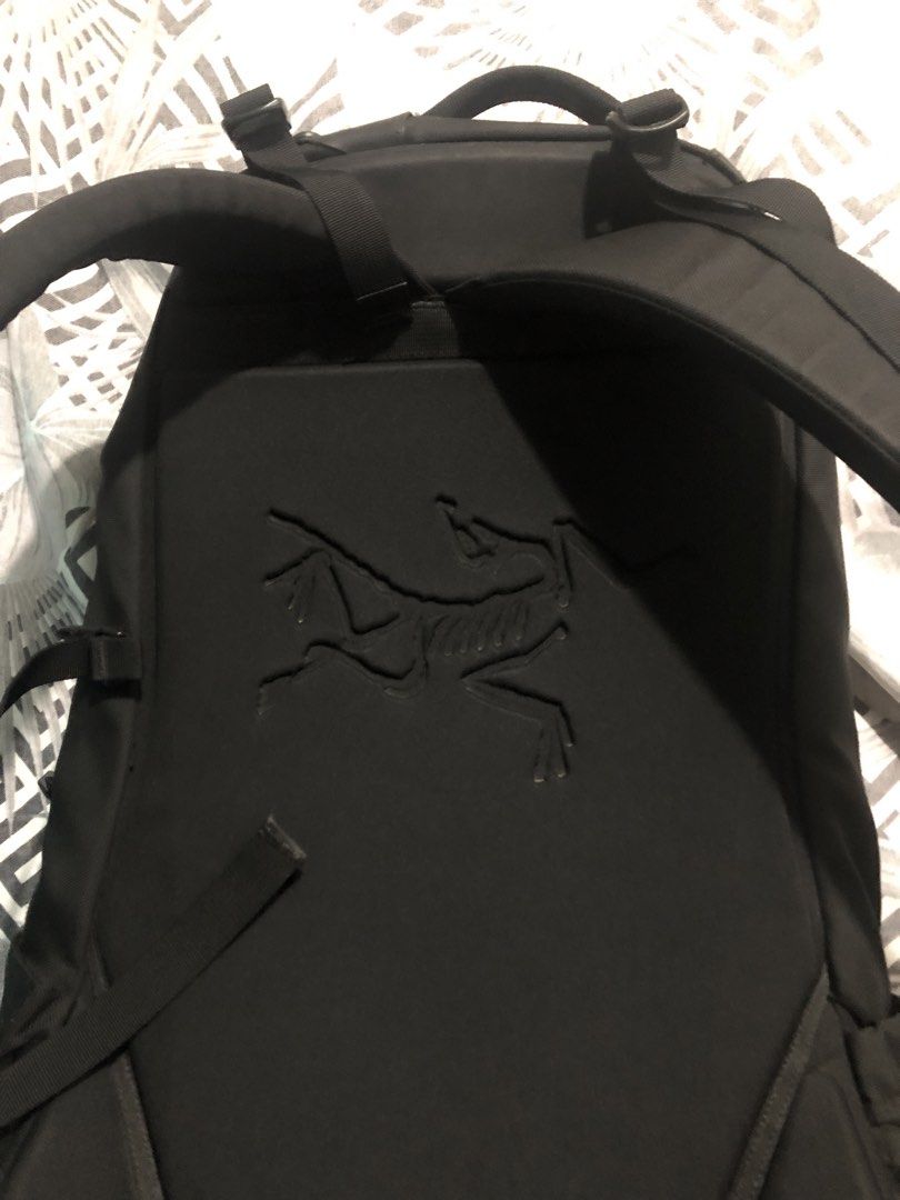 Arc'teryx Arrow 22 L Backpack (Category: Backpacks) located in Dumaguete. Submitted by raysthrift (Listing ID 1468447761, Image 3). Description: ✅Arc'teryx Arrow 22L backpack 9.8/10 color rate Excellent condition Issue see kast pic minimal issue only.
