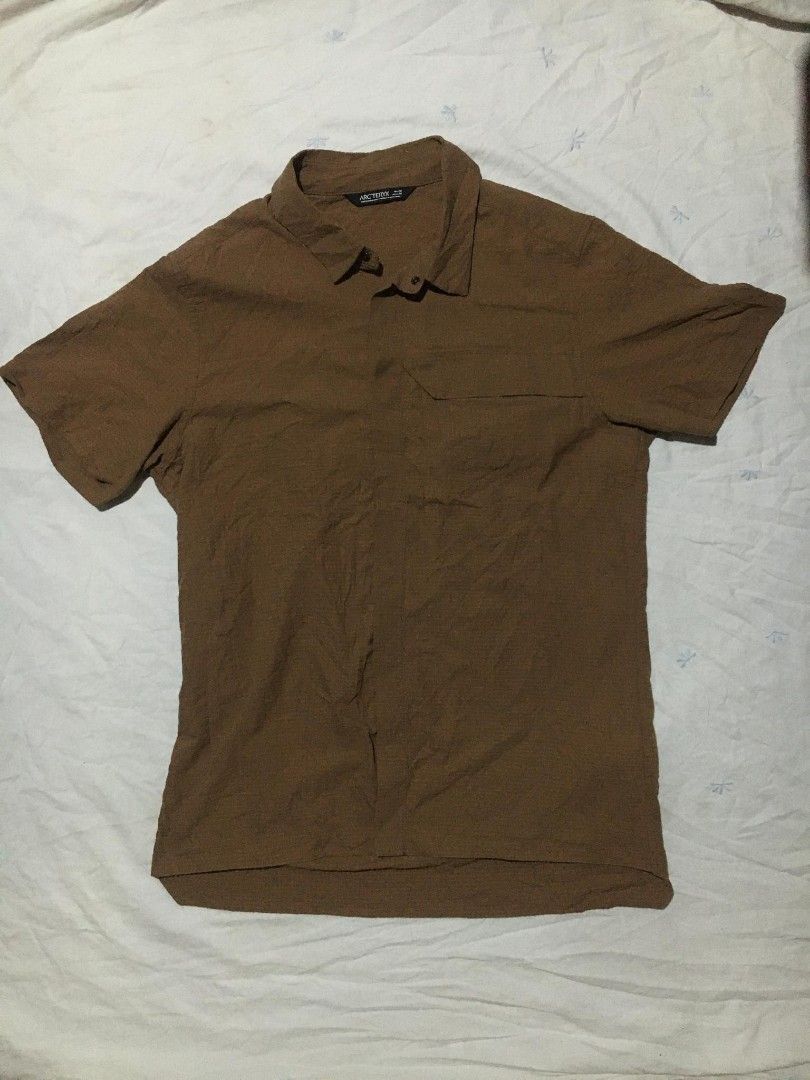 Arc'teryx short-sleeved Polo shirt (Category: Tshirts & Polo Shirts ) located in Quezon City. Submitted by thriftyzx (Listing ID 1468355708, Image 1). Description: Arc'teryx short-sleeved Polo Shirt Size: Medium Width: 21.5 Length: 27.5 Excellent Condition No issue 1200+SF Location: QC.