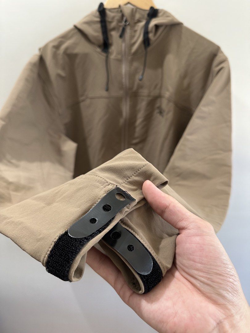 Arc’teryx Softshell Jacket (Category: Coats, Jackets and Outerwear) located in Baguio. Submitted by .daryl (Listing ID 1468339783, Image 3). Description: 23 width 27 front, 29 back length Water repellent .