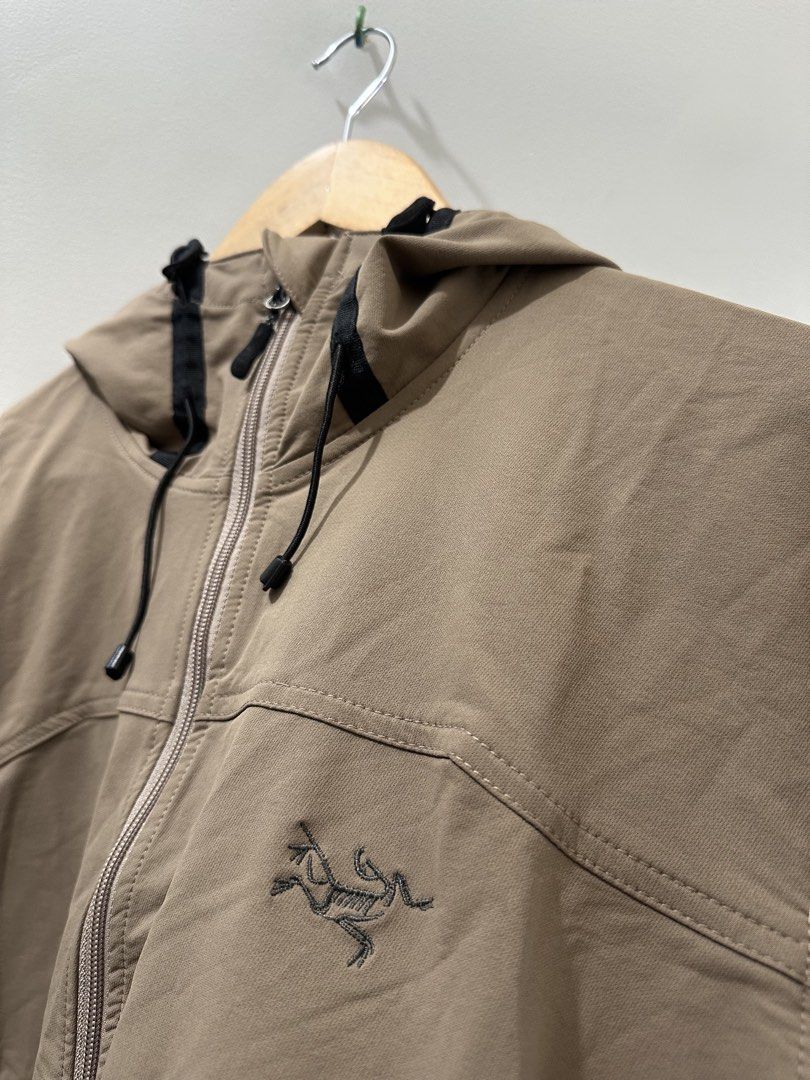 Arc’teryx Softshell Jacket (Category: Coats, Jackets and Outerwear) located in Baguio. Submitted by .daryl (Listing ID 1468339783, Image 2). Description: 23 width 27 front, 29 back length Water repellent .