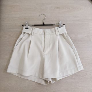 (Category: ) located in . Submitted by viviana.closet (Listing ID 1468383193, Image 1). Description: .
