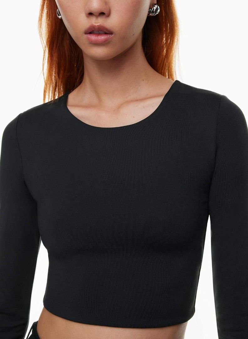 ARITZIA BABATON CONTOUR CREW CROPPED LONGSLEEVE (Category: Longsleeves) located in San Pedro. Submitted by cyanide.slug.cat (Listing ID 1468406048, Image 2). Description: s-m 29-36" bust 15.5" length.