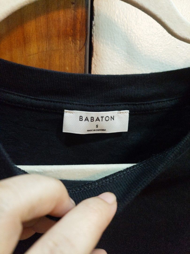 ARITZIA BABATON SHOULDER PAD TANK (Category: Others Tops) located in San Pedro. Submitted by cyanide.slug.cat (Listing ID 1468407174, Image 3). Description: s-l 50" bust 21" length.