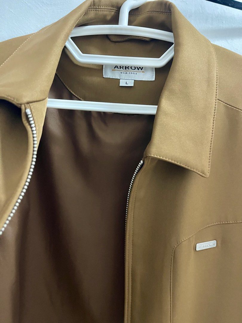 Arrow Executive Jacket (Brown) (Category: Coats, Jackets and Outerwear) located in Santa Rosa. Submitted by odepangilinan (Listing ID 1468361741, Image 3). Description: Bought 2026 at Landmark Makati Slightly used only for business meetings No issue and in Perfect condition 10/10.