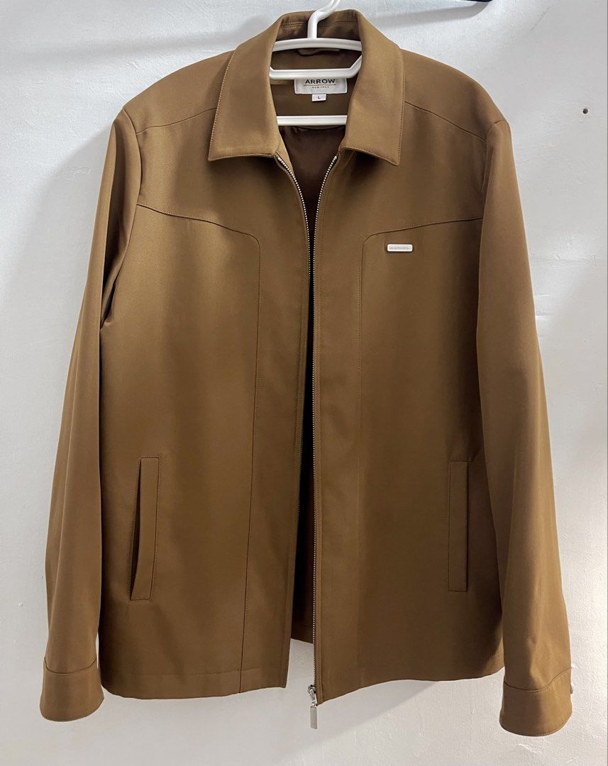 Arrow Executive Jacket (Brown) (Category: Coats, Jackets and Outerwear) located in Santa Rosa. Submitted by odepangilinan (Listing ID 1468361741, Image 1). Description: Bought 2026 at Landmark Makati Slightly used only for business meetings No issue and in Perfect condition 10/10.