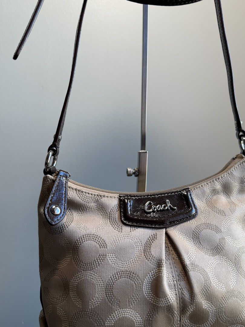 Ashley Signature Coach (Category: Luxury Bags & Wallets) located in Mandaluyong City. Submitted by ravenzech (Listing ID 1468353729, Image 3). Description: Preloved from Japan. DM for more info!.