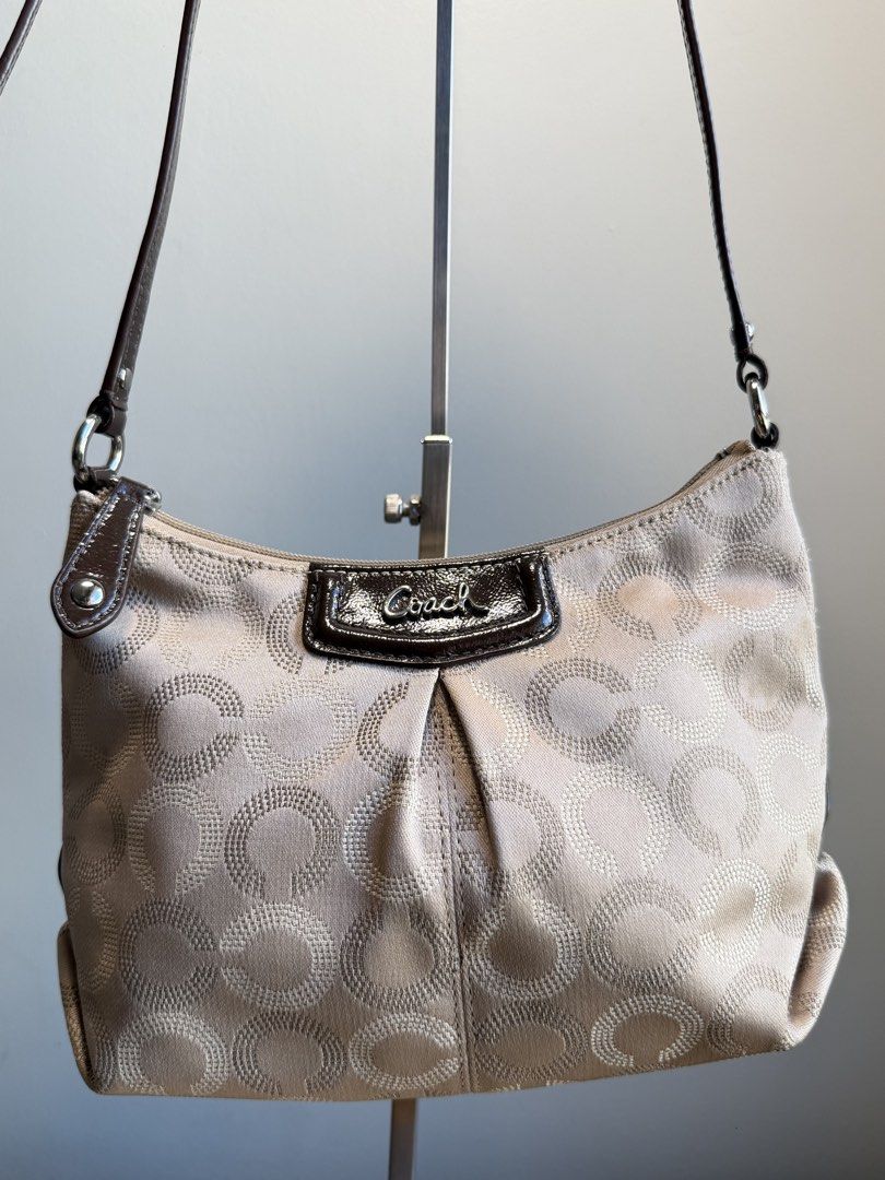 Ashley Signature Coach (Category: Luxury Bags & Wallets) located in Mandaluyong City. Submitted by ravenzech (Listing ID 1468353729, Image 2). Description: Preloved from Japan. DM for more info!.