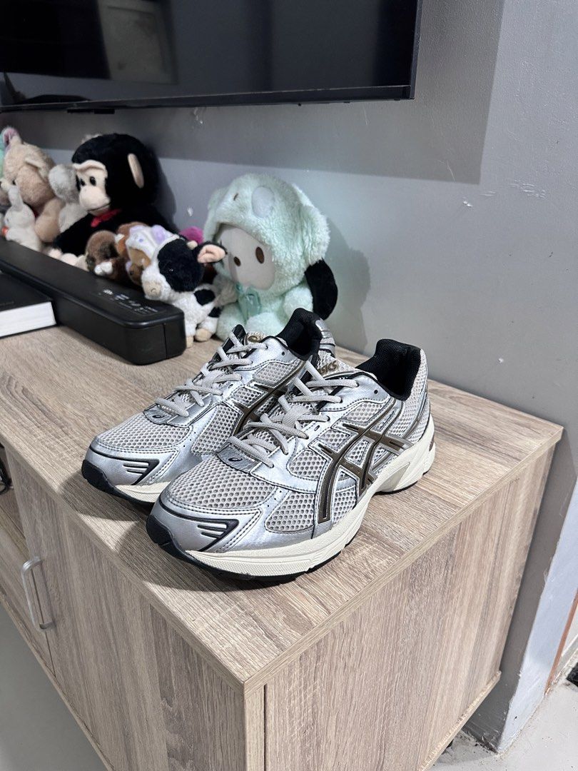 Asics Gel 1130 (Category: Casual Shoes) located in Manila. Submitted by nilodanzcuadra (Listing ID 1468327428, Image 1). Description: Size 10 mens Like new Loc: north caloocan.