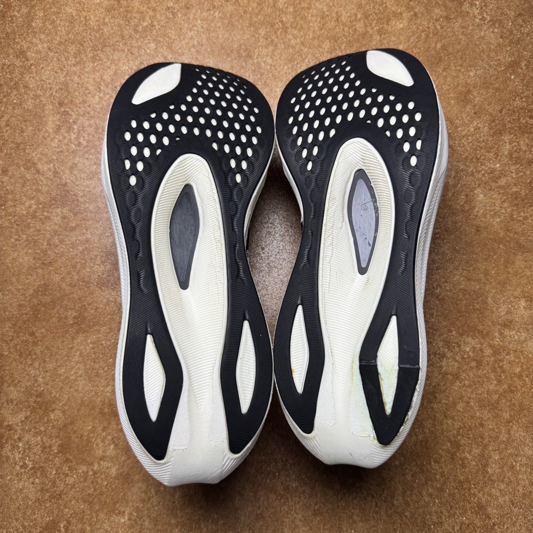 ASICS MAJIC SPEED (Category: Sneakers) located in Panabo. Submitted by shoerarefinds (Listing ID 1468286921, Image 2). Description: AŚÌĆŚ MÄJÌÇ ŚPÊÊD SIZE: CM 29 / EURO 46 / US 11½ Good Condition Replace outsole (not noticeable) LOCATION: PANABO CITY, DAVAO DEL NORTE, 8105 2300 FREESHIPPING.