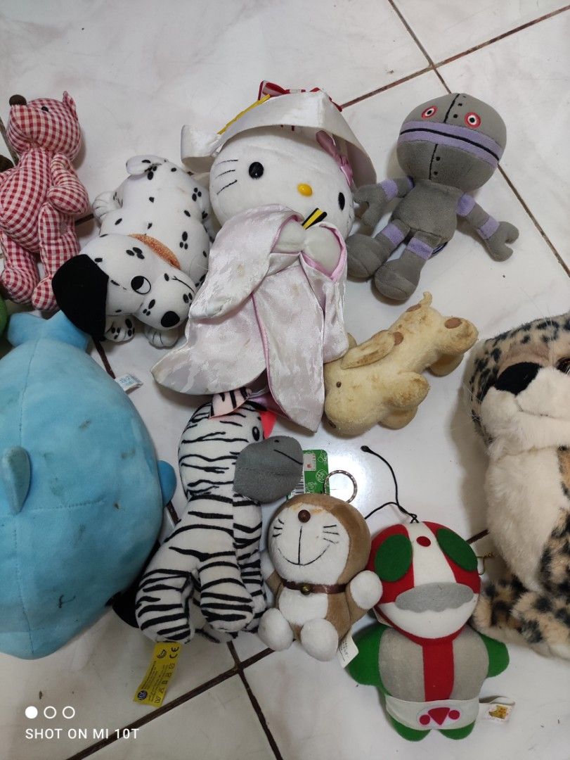 Assorted Stuffed Toys (Category: Plushies & Soft Toys) located in Cavite. Submitted by dextermanalo28 (Listing ID 1468358422, Image 2). Description: As is Assorted Stuffed Toys Animals, Hello kitty, Kamen Rider.