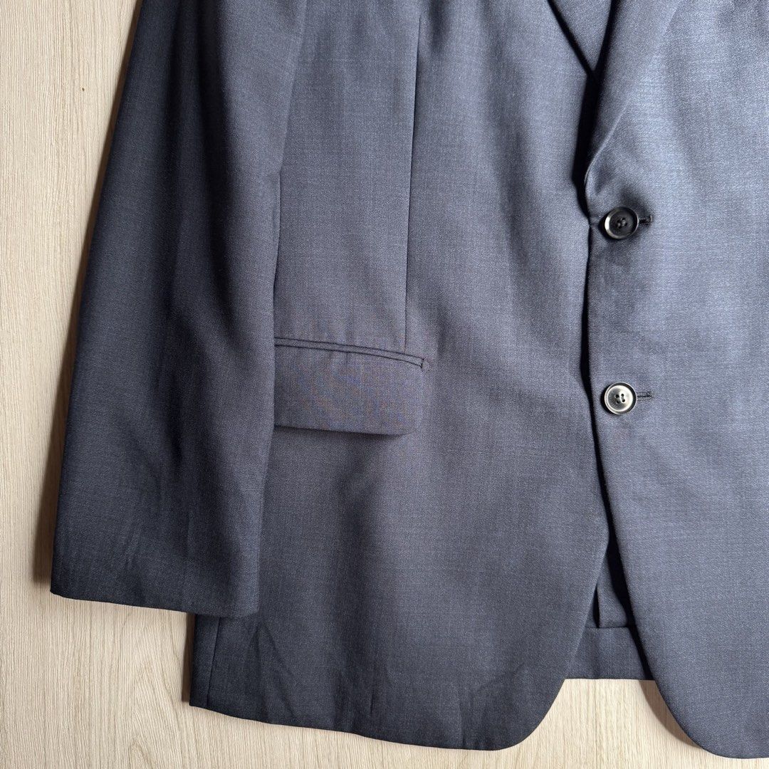 Austin Reed Wool blend single-breasted blazer (Category: Coats, Jackets and Outerwear) located in Zamboanga. Submitted by rustic.rev (Listing ID 1468385077, Image 3). Description: Austin Reed Wool blend single-breasted blazer In excellent condition Fits M Measurements: Pit to pit: 21” Length: 30” Shoulder: 18” Sleeves length: 24”.