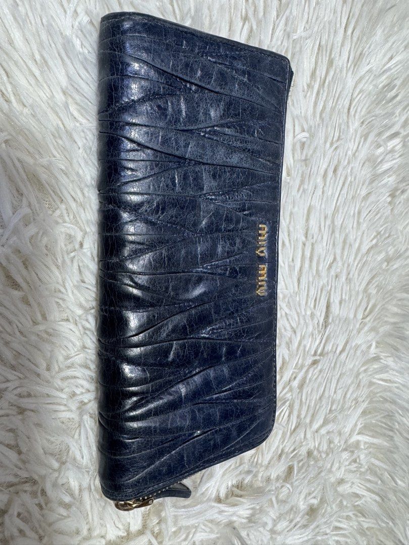 Auth miu Miu Long zippy wallet (Category: Luxury Bags & Wallets) located in Baguio. Submitted by starbagz (Listing ID 1468288665, Image 3). Description: .